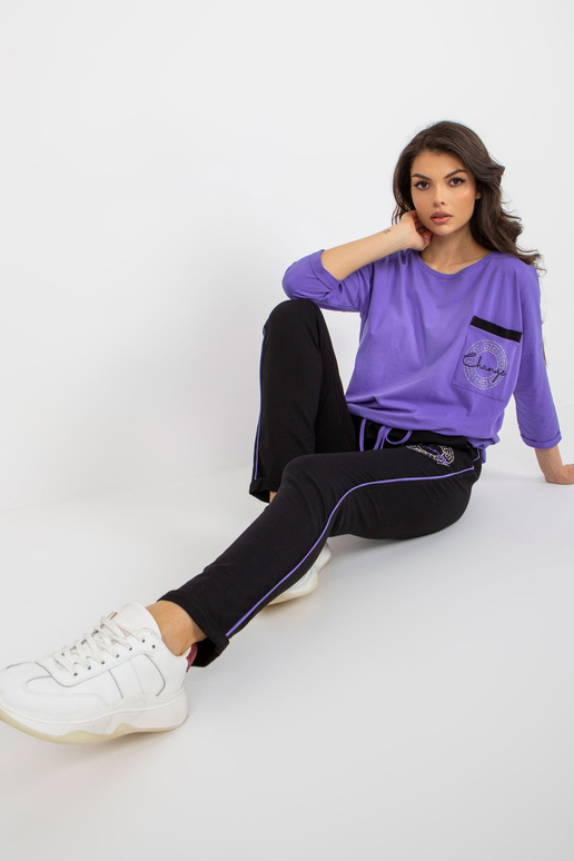 Lilla kaheosaline aplikatsiooniga... Lilla kaheosaline aplikatsiooniga...