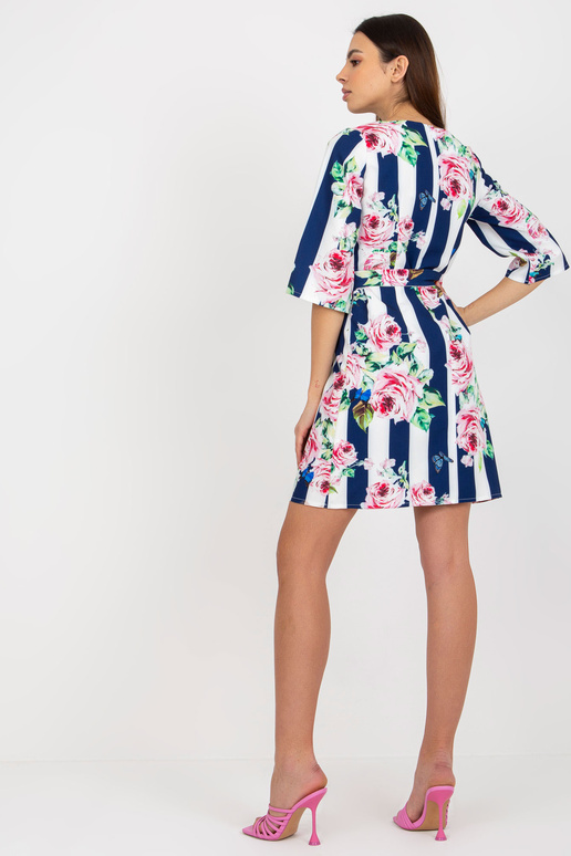 Valge ja tumesinine lilleline ja... Valge ja tumesinine lilleline ja...