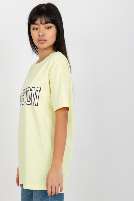 Kollane lahtine T-särk kirjaga