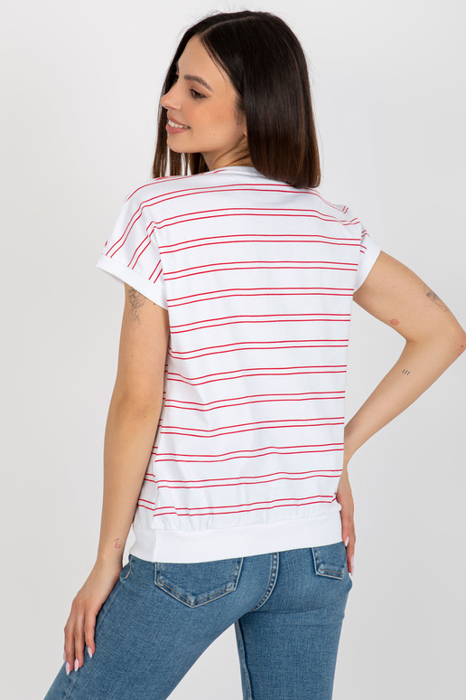 Valge ja punase vaba triibuline...