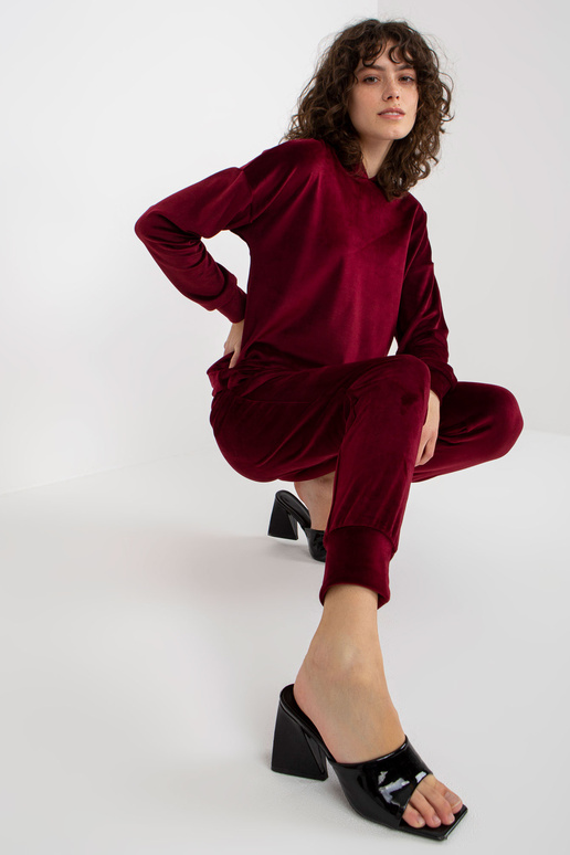 Burgundia naiste veluurkomplekt... Burgundia naiste veluurkomplekt...