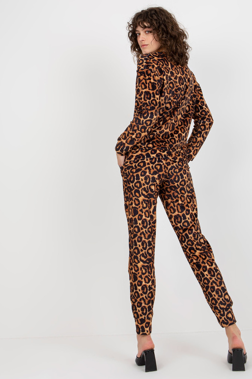 Tumebeeži ja musta värvi naiste... Tumebeeži ja musta värvi naiste...