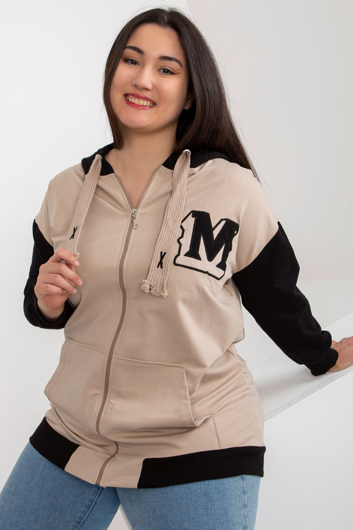 Beež ja must plusssuuruses kapuuts