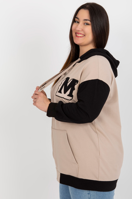 Beež ja must plusssuuruses kapuuts