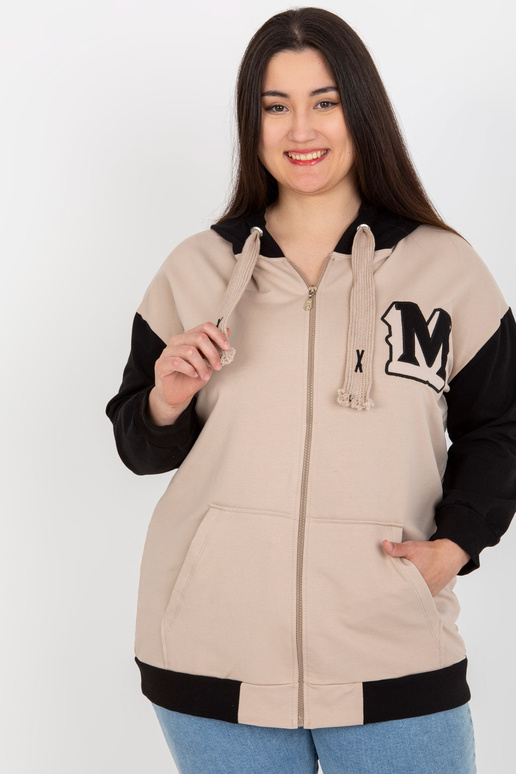 Beež ja must plusssuuruses kapuuts