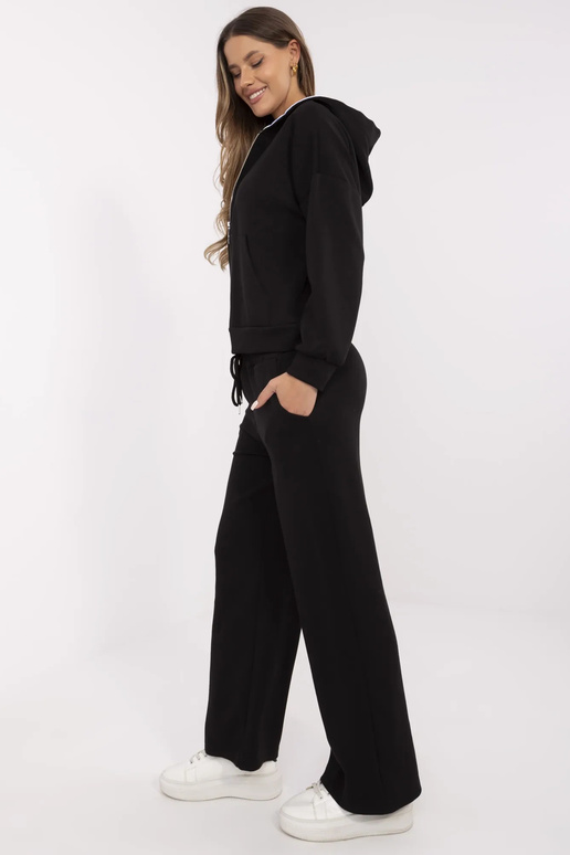 Kaheosaline komplekt.68-must