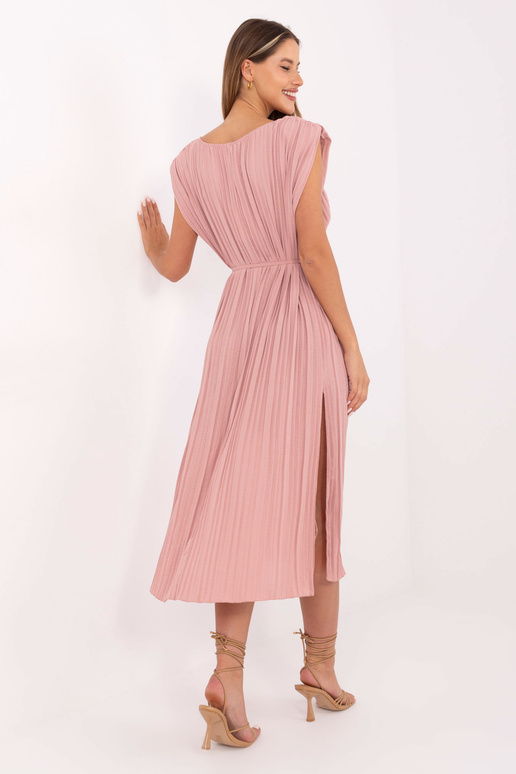 Tumedalt roosa kleit