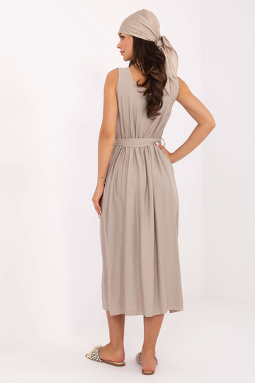 Kleit tumedalt beežikas... 2