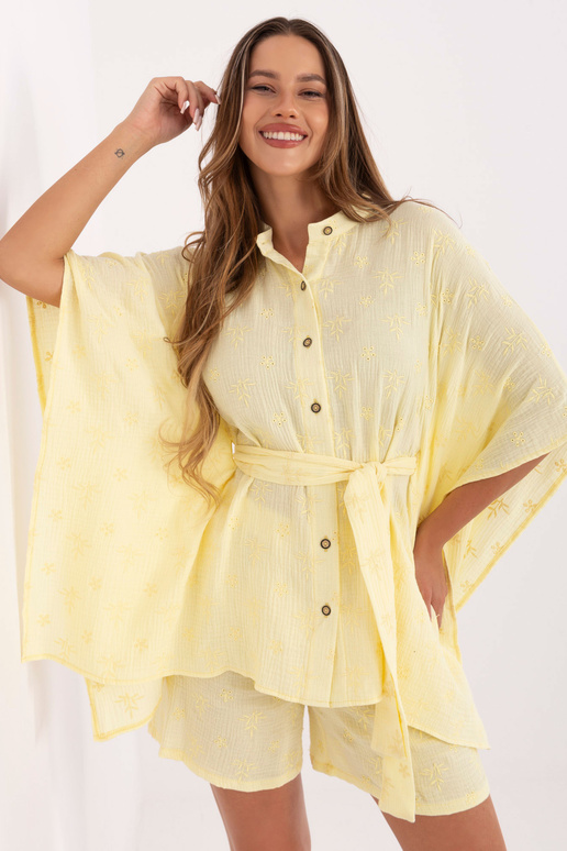 Hele kollane riietus