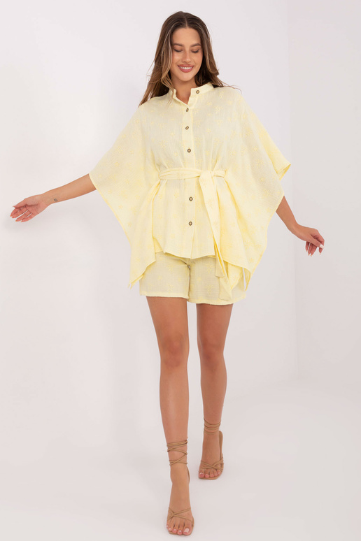 Hele kollane riietus