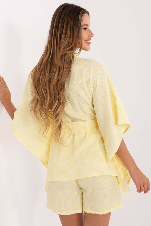 Hele kollane riietus