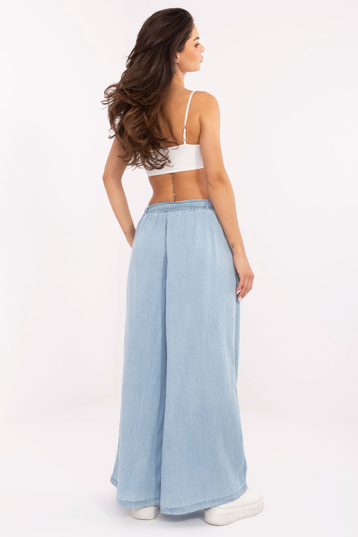 Heledat sinised püksid