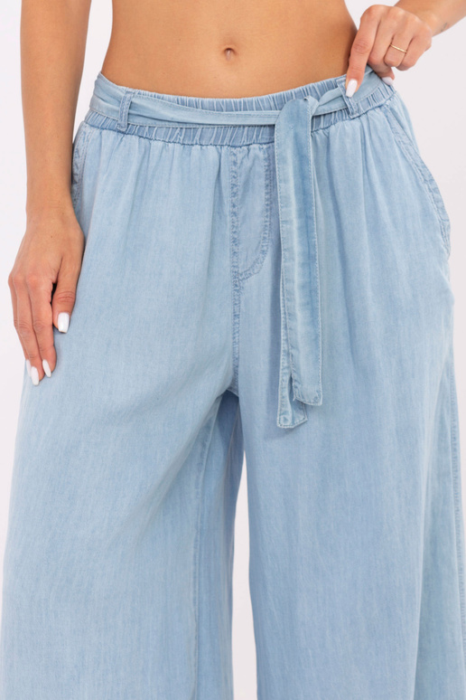 Heledat sinised püksid