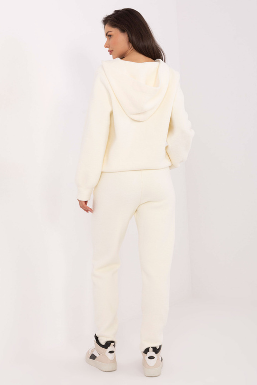 Kreemjas komplekt Kreemjas komplekt