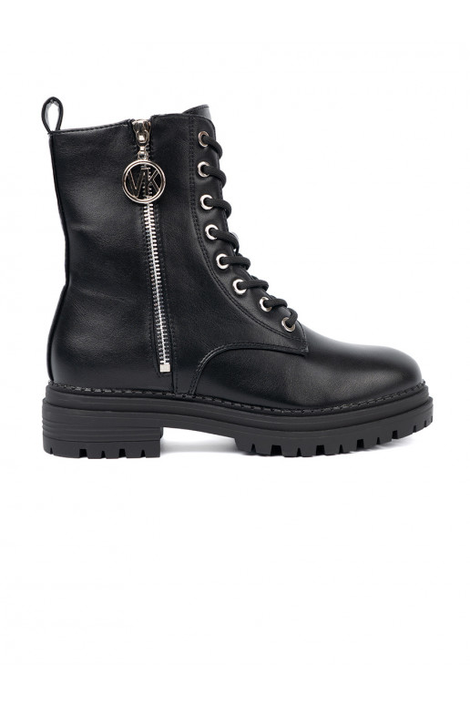  Mustad saapad z metalowym detalem