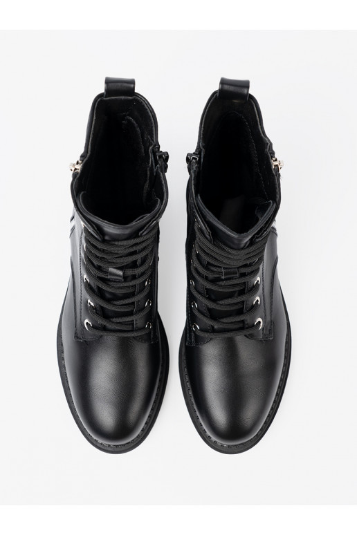  Mustad saapad z metalowym detalem