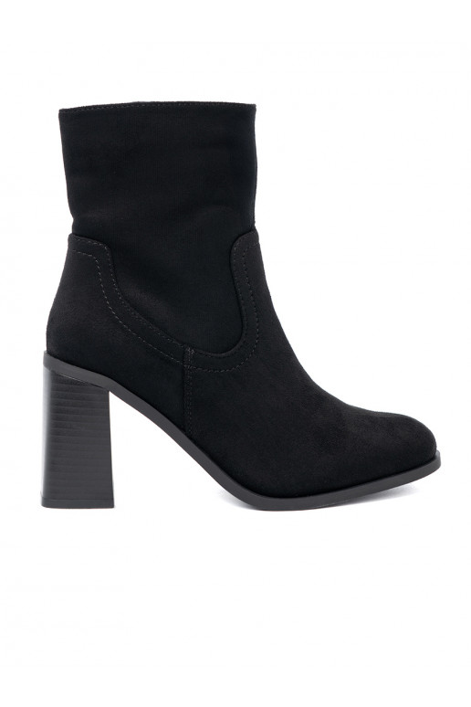 Must lumesaapad  o klasycznym kroju