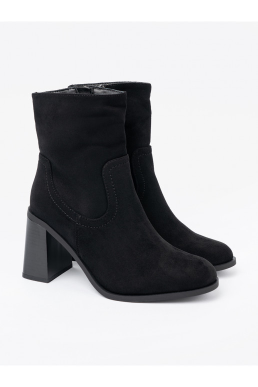 Must lumesaapad  o klasycznym kroju