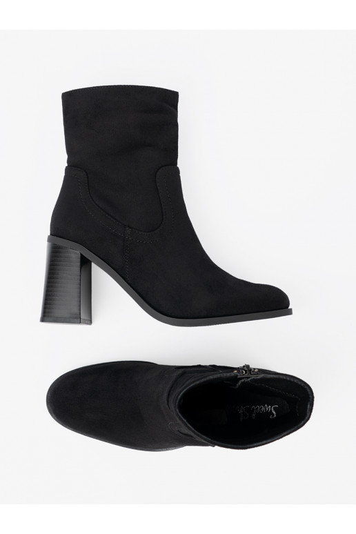 Must lumesaapad  o klasycznym kroju