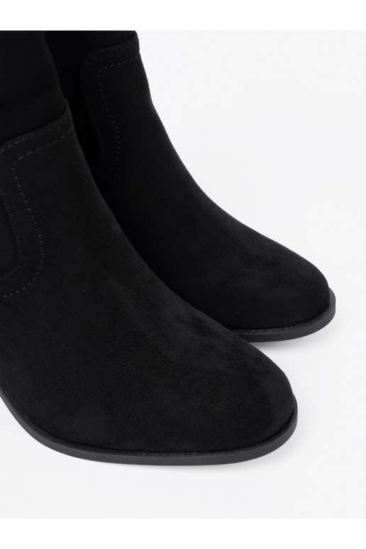 Must lumesaapad  o klasycznym kroju