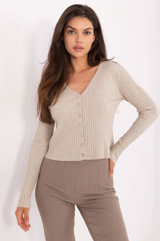 Liivatoonist kootud särk