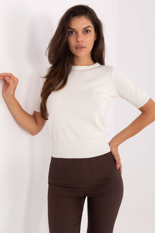 Kreemivärvi kootud särk