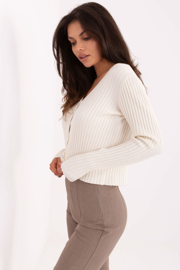 Kreemivärvi kootud särk