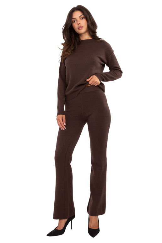 Tumedatpruun komplekt Tumedatpruun komplekt