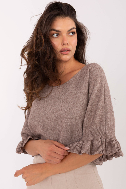 Tumedat kreemikampsun