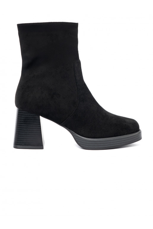 Elegantsed Mustad lumesaapad 