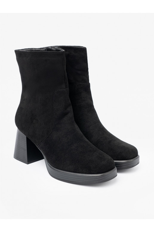 Elegantsed Mustad lumesaapad 