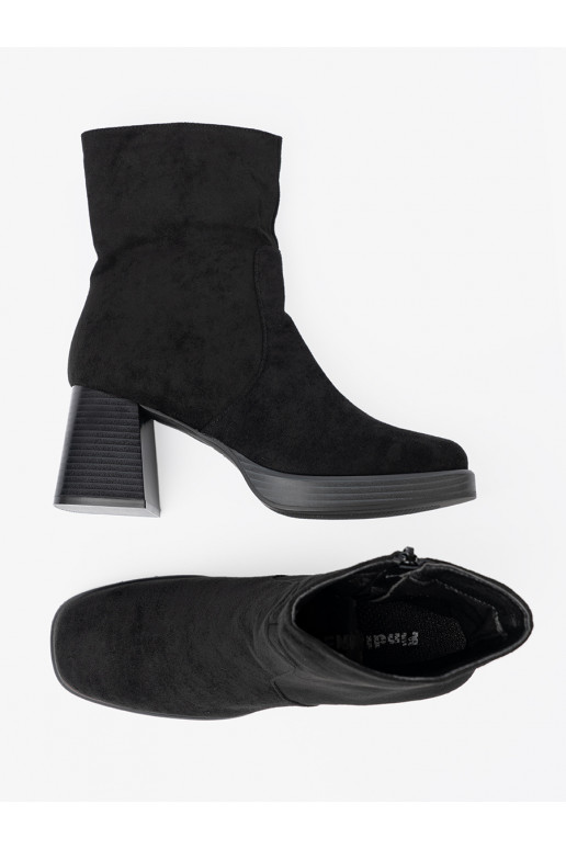 Elegantsed Mustad lumesaapad 