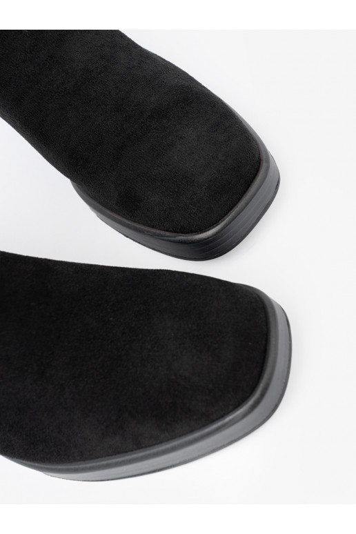 Elegantsed Mustad lumesaapad 