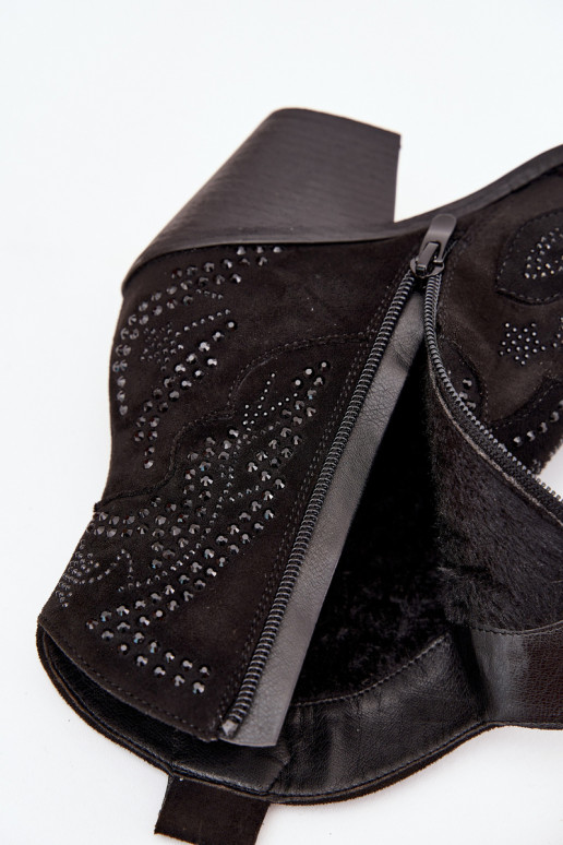 Soojustatud naiste cowboy-stiilis saapad kaunistustega, musta värvi Lelira