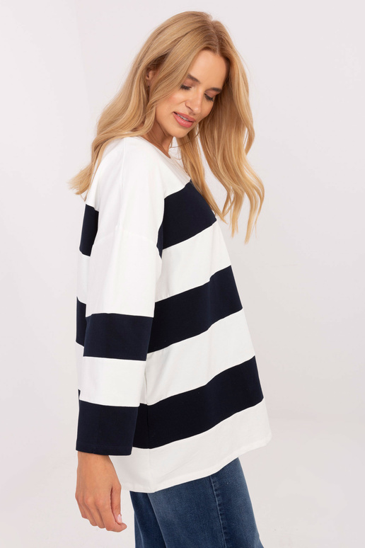 Tumedalt sinine gofreeritud ülemine