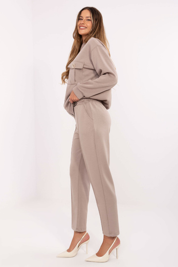 Tumedalt beeži komplekt