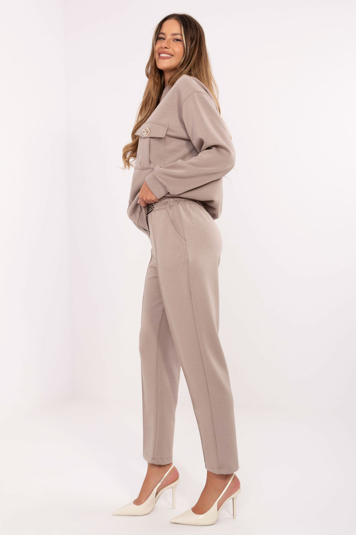 Tumedalt beeži komplekt