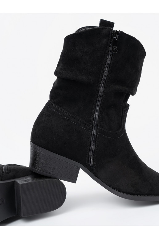 Must naiste saapad o klasycznym kroju