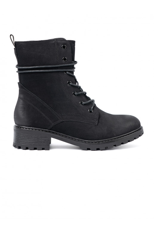  Mustad saapad z ozdobnym m