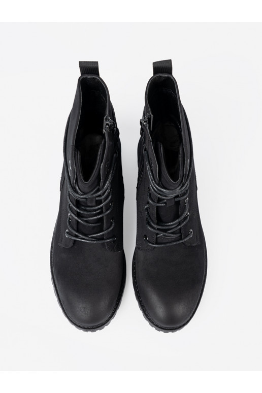  Mustad saapad z ozdobnym m