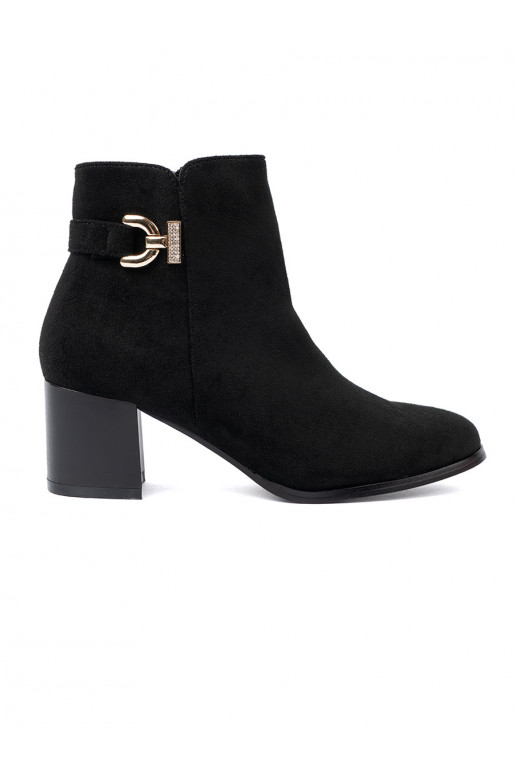  Mustad lumesaapad z eleganckim zdobieniem