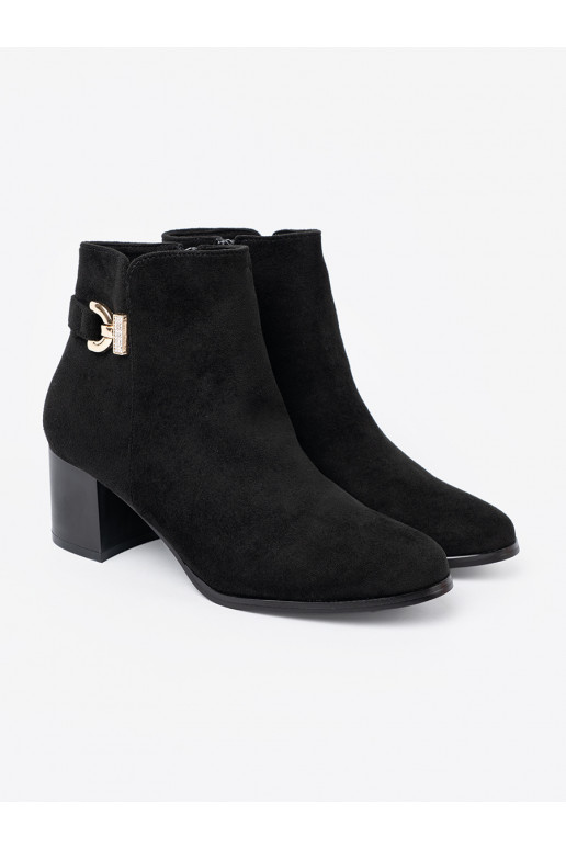  Mustad lumesaapad z eleganckim zdobieniem