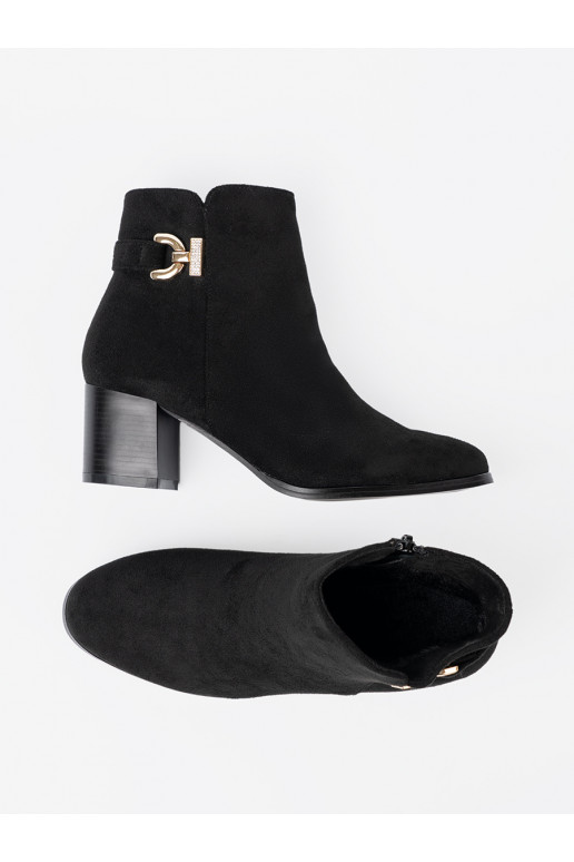  Mustad lumesaapad z eleganckim zdobieniem