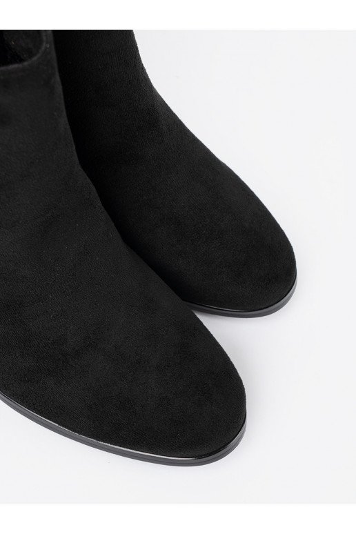  Mustad lumesaapad z eleganckim zdobieniem