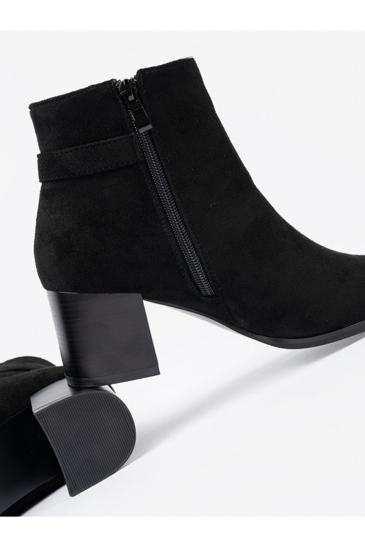  Mustad lumesaapad z eleganckim zdobieniem