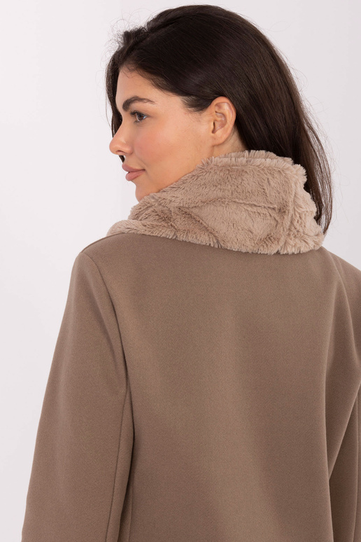 Sall - tume liivakarva