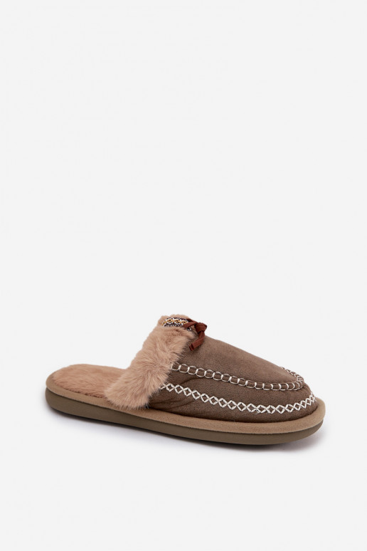 Naisteline sussid karvaga ja tikandiga, roheline värv Perivelle