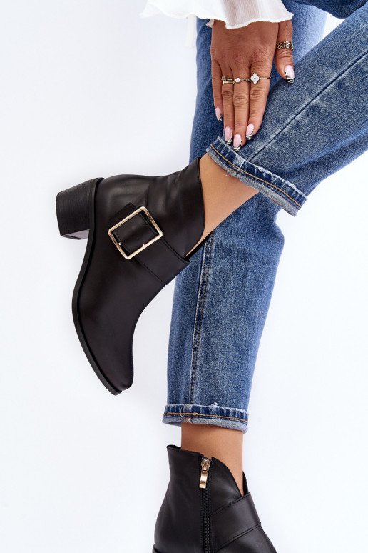 naiste saapad   neetide ja pandlaga Must Liliane