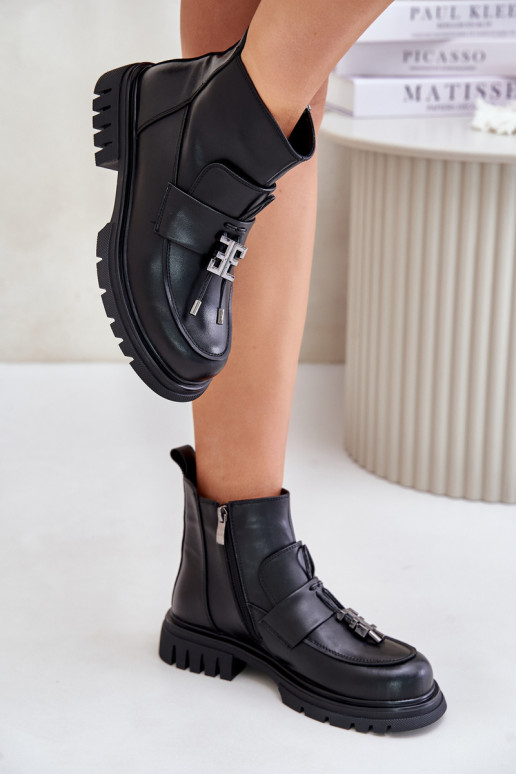 Asperra mustad soe nahast saapad laia kontsaga ja ornamentidega