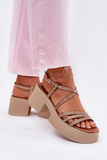 Naistesandaalid    06990-25 Kuldset värvi